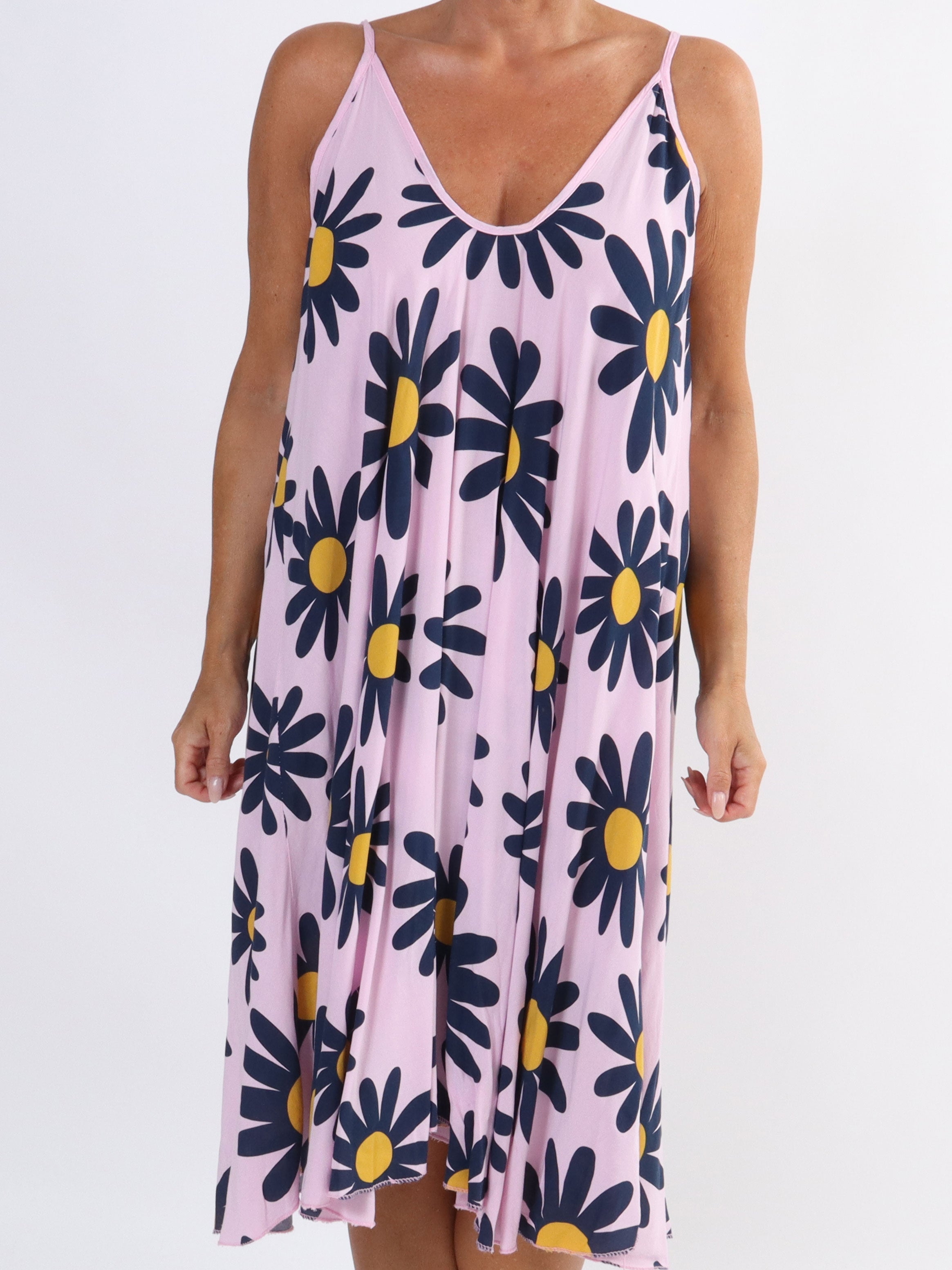 Maddie Sunflower - Söt klänning i plus size med blomstermotiv